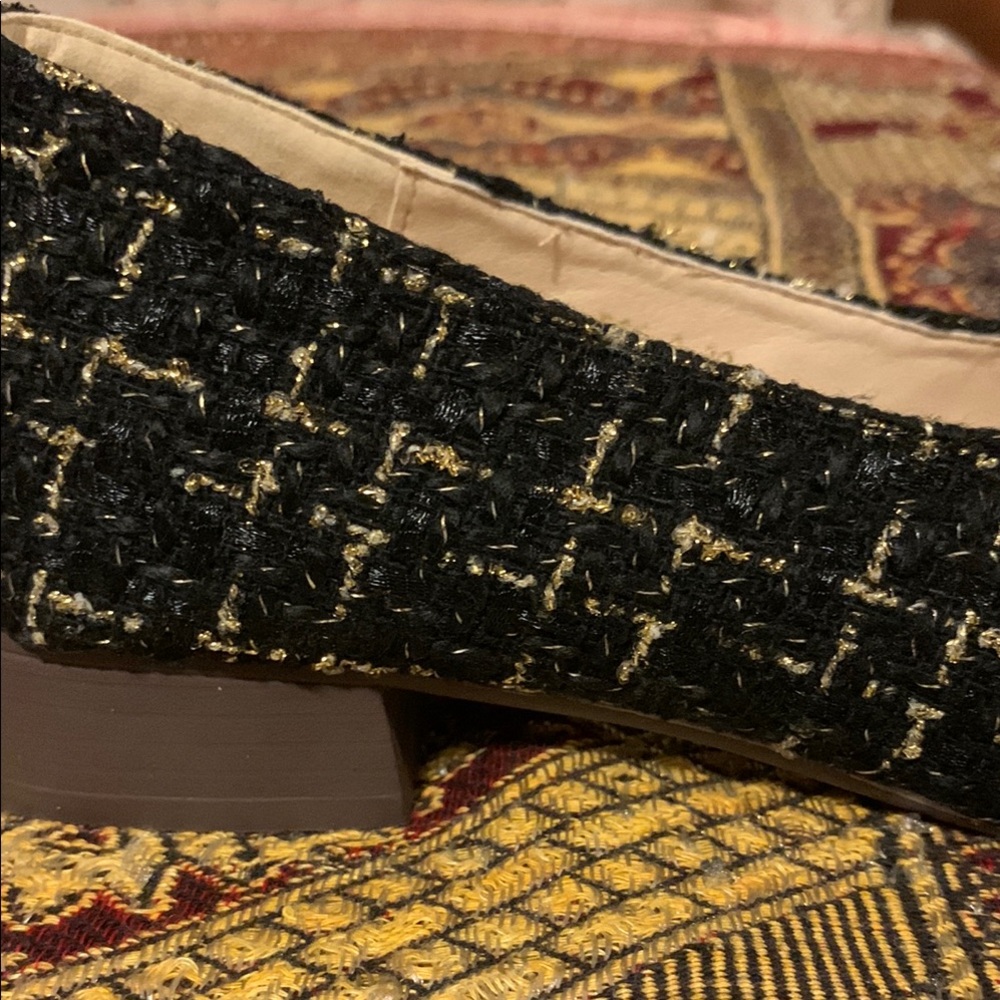 NIB Elegant Black and Gold Tweed Flats with Chain Trim - Picture 7 of 7